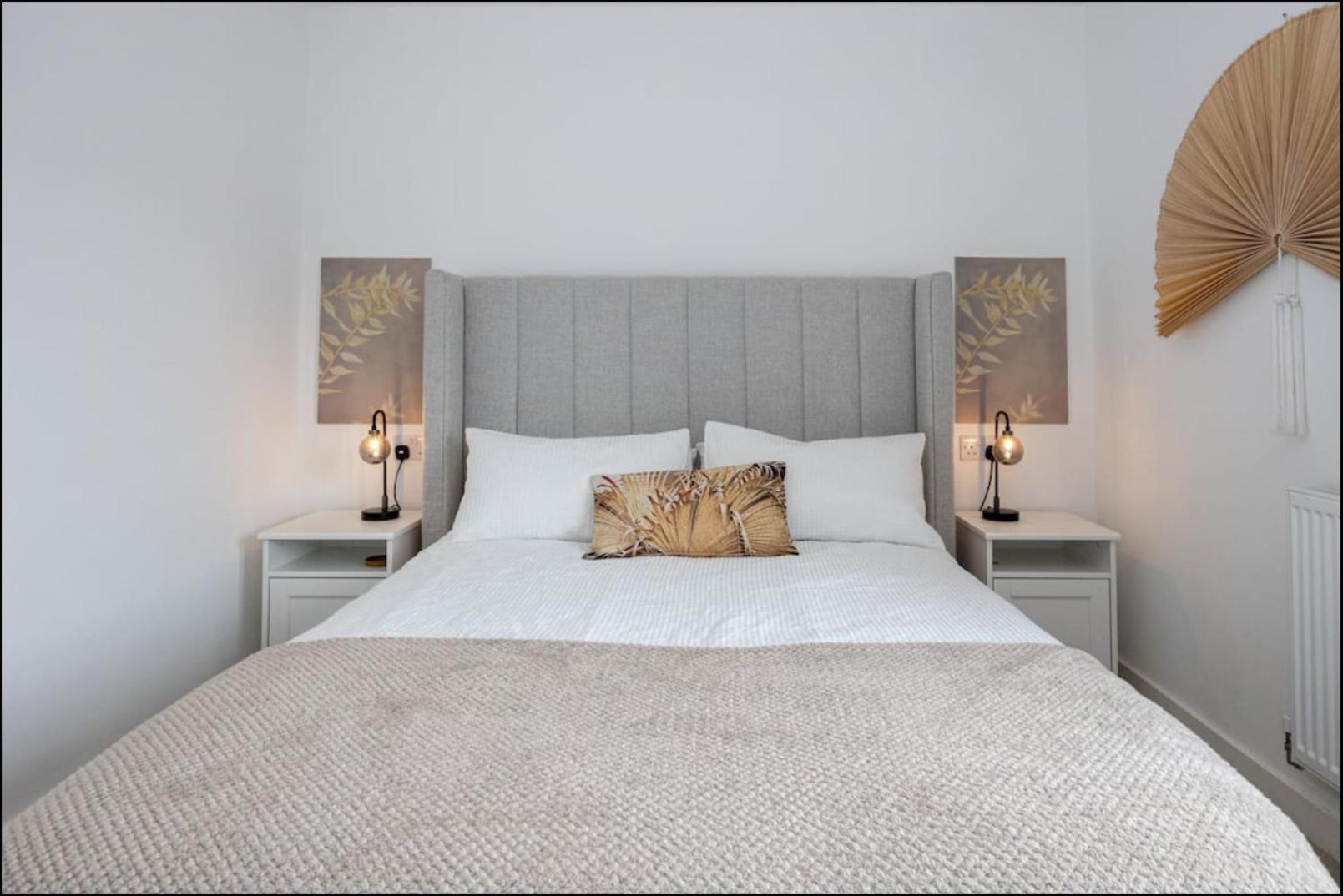 Elegance Retreat - 2 Bed Holiday Home With Parking Manchester Exterior photo
